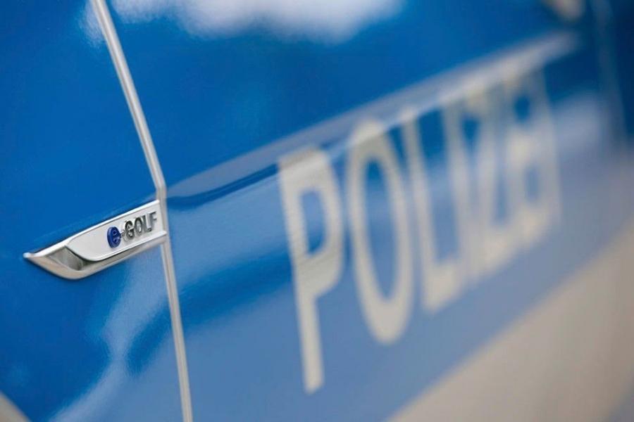 Детали экстерьера Volkswagen e-Golf Albanian Police 2016 года  (фото 4 из 6)